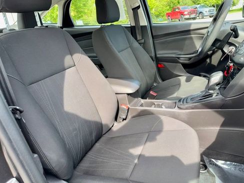 Used 2017 Ford Focus SE FWD image 8