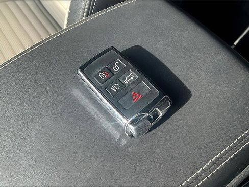 Used 2023 Land Rover Discovery Sport SE R-Dynamic image 10