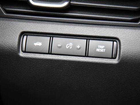 Used 2024 Nissan Altima 2.5 SV image 29