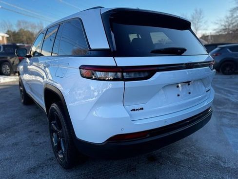 Used 2023 Jeep Grand Cherokee Limited w/ Black Appearance Package image 5