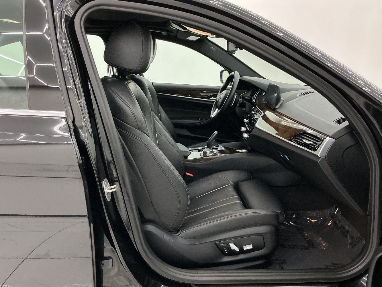 Used 2017 BMW 530i xDrive AWD/4WD image 15