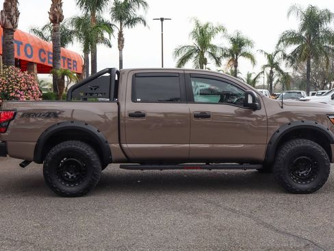 Used 2021 Nissan Titan PRO-4X w/ Pro-4x Convenience Package image 11