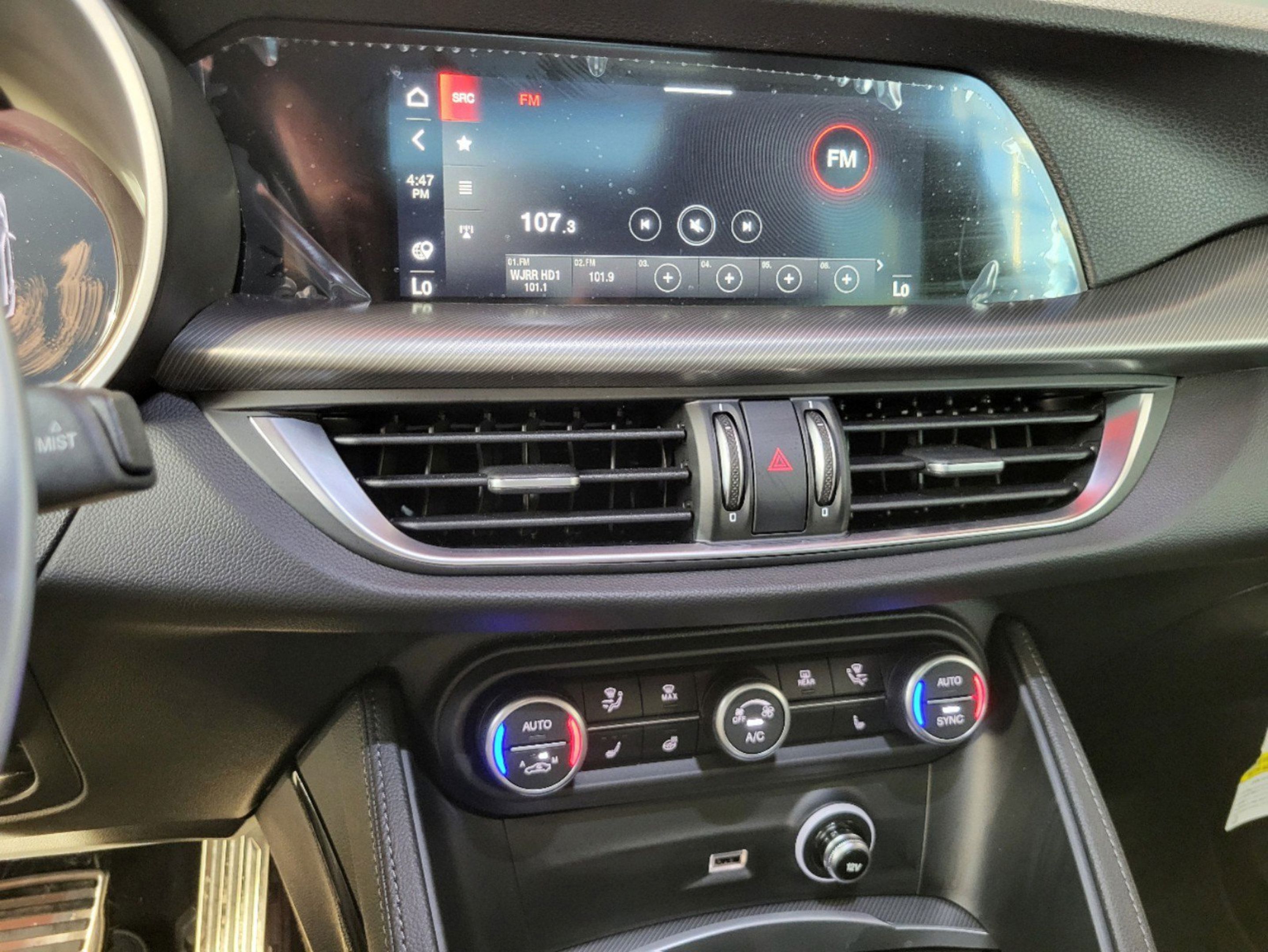 New 2025 Alfa Romeo Stelvio Sprint AWD/4WD image 22