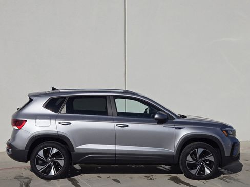 New 2024 Volkswagen Taos SE image 4