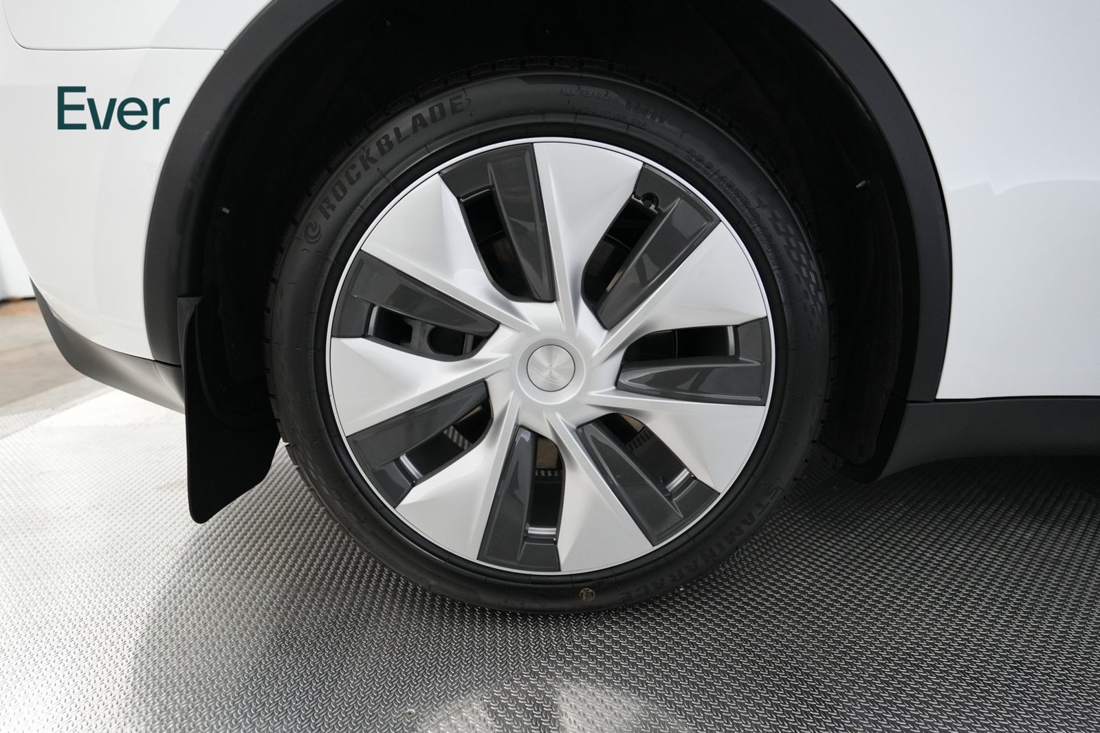 Used 2023 Tesla Model Y Long Range AWD/4WD image 21