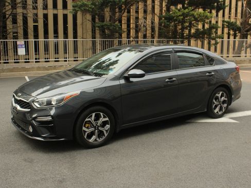Used 2020 Kia Forte LXS FWD image 12