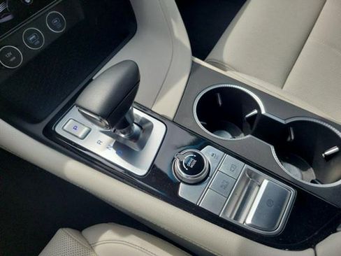 Used 2025 Genesis G70 2.5T RWD image 28