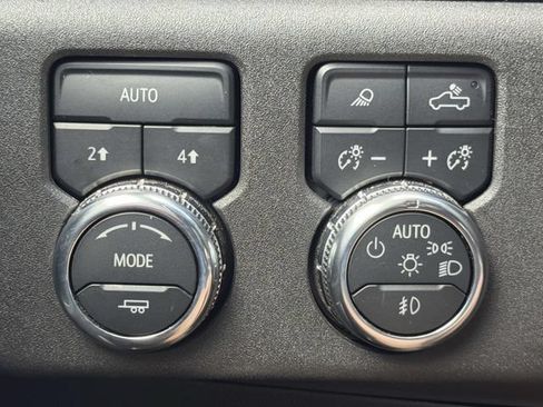Used 2025 GMC Sierra 1500 SLT AWD/4WD image 24