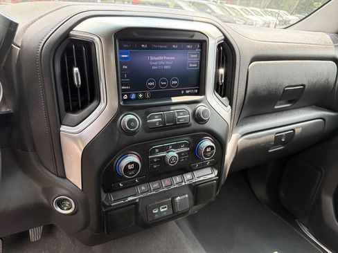 Used 2021 Chevrolet Silverado 1500 LT AWD/4WD image 26