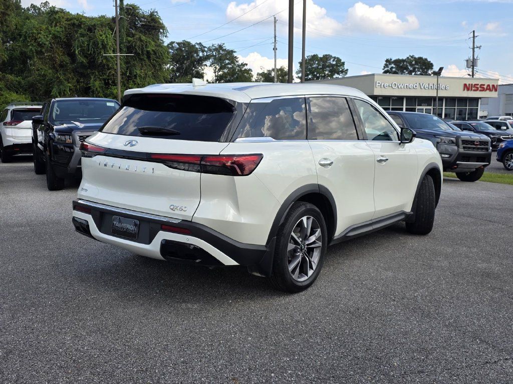 Used 2023 INFINITI QX60 Luxe w/ Cargo Package FWD image 5