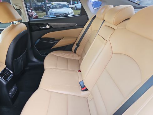 Used 2020 Kia Cadenza Limited image 11
