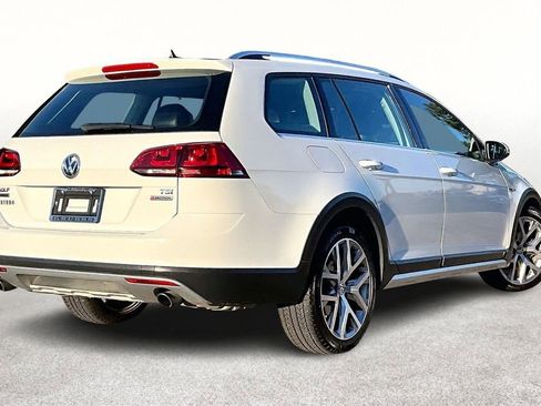 Used 2017 Volkswagen Golf Alltrack SEL image 2