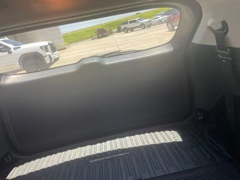 Used 2022 Toyota Highlander LE AWD/4WD image 12