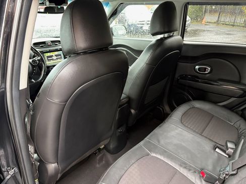 Used 2017 Kia Soul ! w/ Tech Package FWD image 18