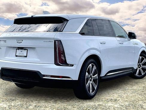 Certified 2025 Cadillac Escalade IQ Luxury 2 w/ LPO, Premium Carpet Package AWD/4WD image 5
