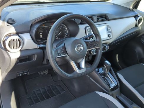 Used 2021 Nissan Versa SV image 9