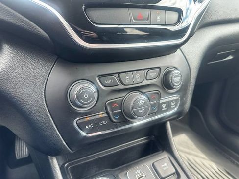Used 2022 Jeep Cherokee Limited w/ Elite Package AWD/4WD image 30