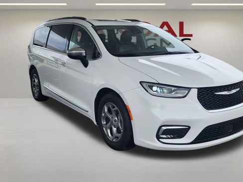 Used 2023 Chrysler Pacifica Limited FWD image 6