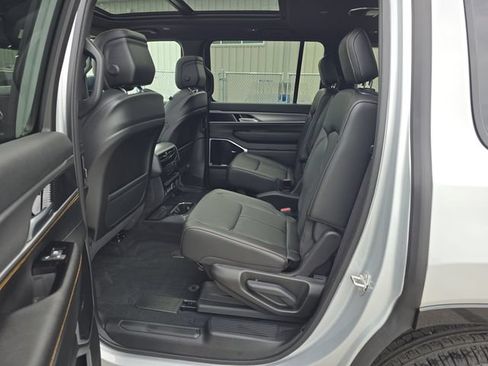 New 2026 Jeep Grand Wagoneer 4WD image 10