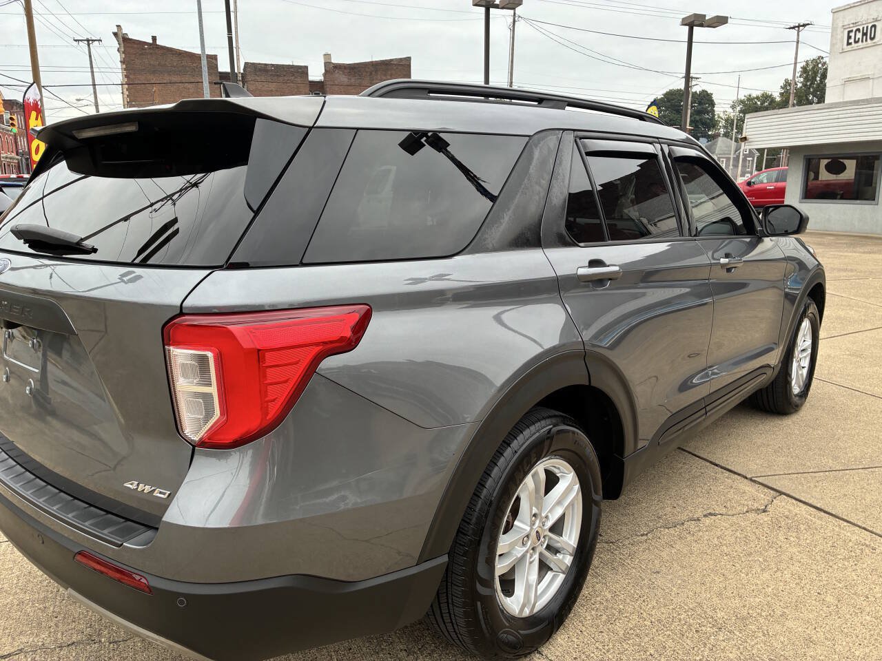 Used 2021 Ford Explorer XLT w/ Equipment Group 202A AWD/4WD image 5