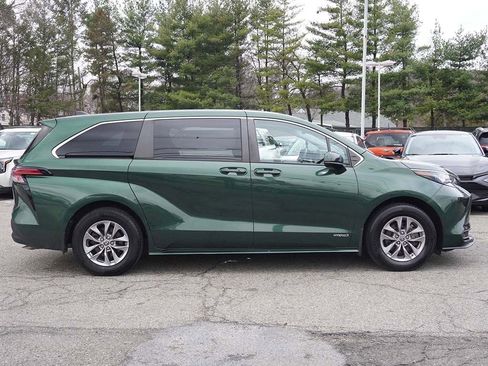 Used 2021 Toyota Sienna LE image 17