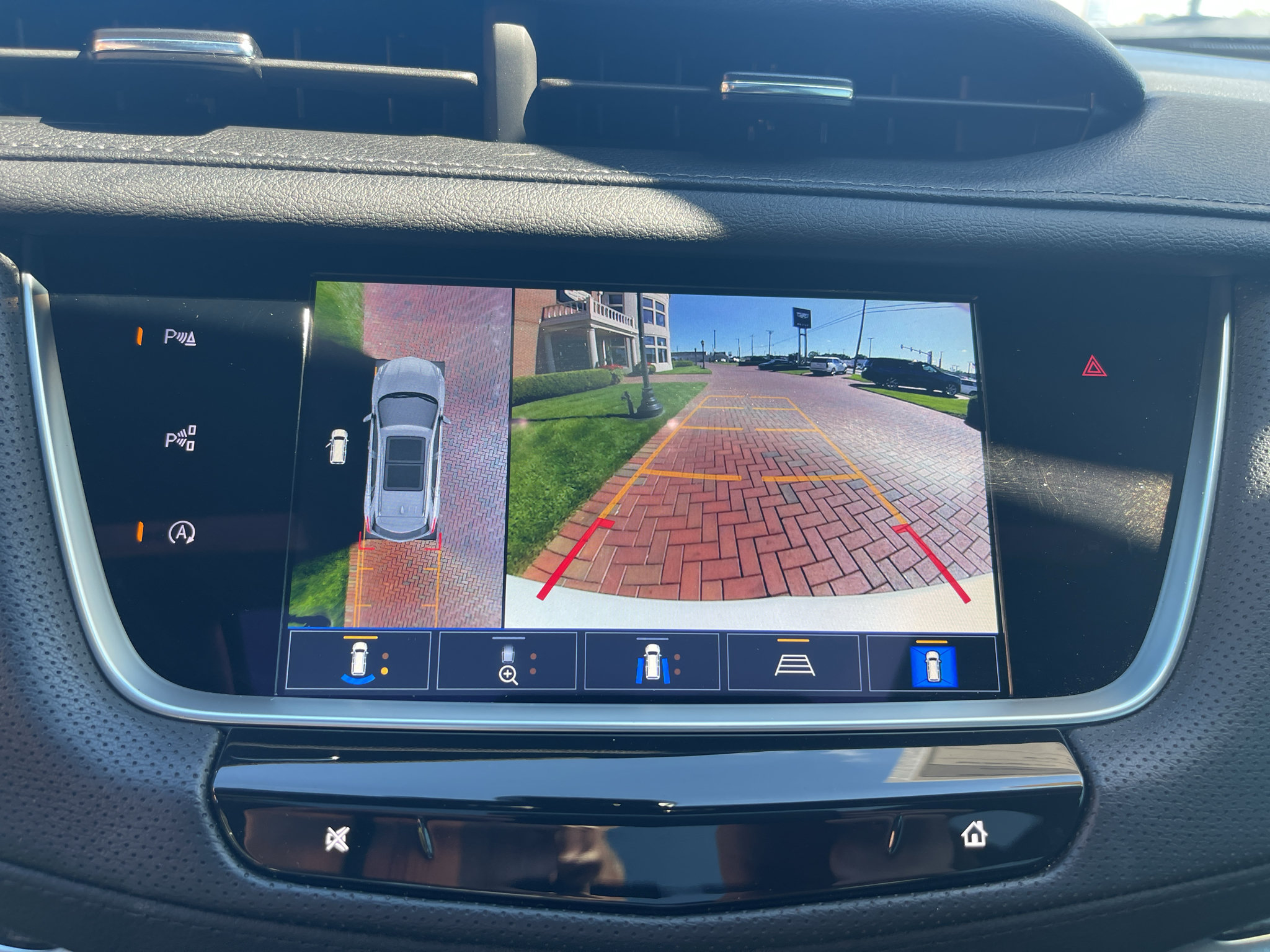 Used 2024 Cadillac XT5 Sportv w/ Technology Package AWD/4WD image 26