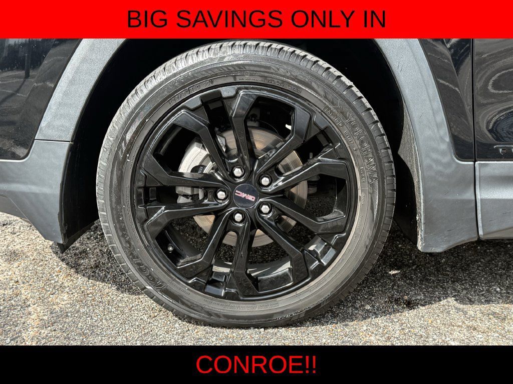 Used 2022 GMC Terrain SLT w/ Tech Package FWD image 9