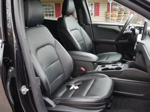 Certified 2025 Ford Escape Platinum AWD/4WD image 29