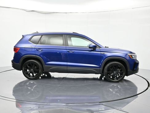 Used 2023 Volkswagen Taos SE image 4