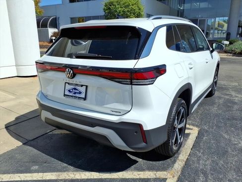 New 2025 Volkswagen Tiguan SE image 7