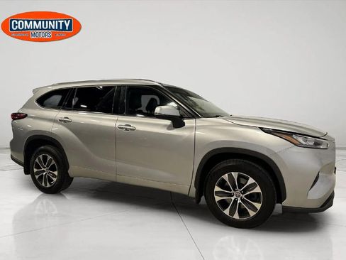 Used 2020 Toyota Highlander XLE AWD/4WD image 10