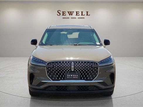 Used 2025 Lincoln Aviator 2WD image 8