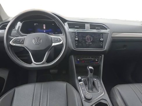 Used 2023 Volkswagen Tiguan SE w/ Panoramic Sunroof Package AWD/4WD image 3