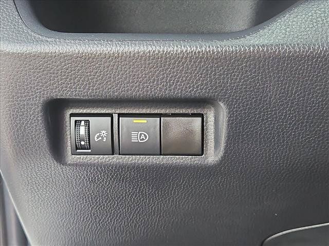 Used 2025 Toyota RAV4 LE AWD/4WD image 16
