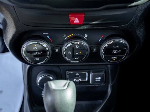 Used 2017 Jeep Renegade Latitude w/ Popular Equipment Group AWD/4WD image 14