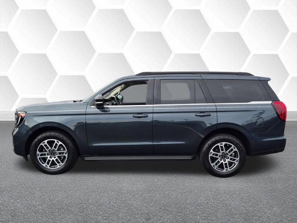 Used 2025 Ford Expedition Active AWD/4WD image 6
