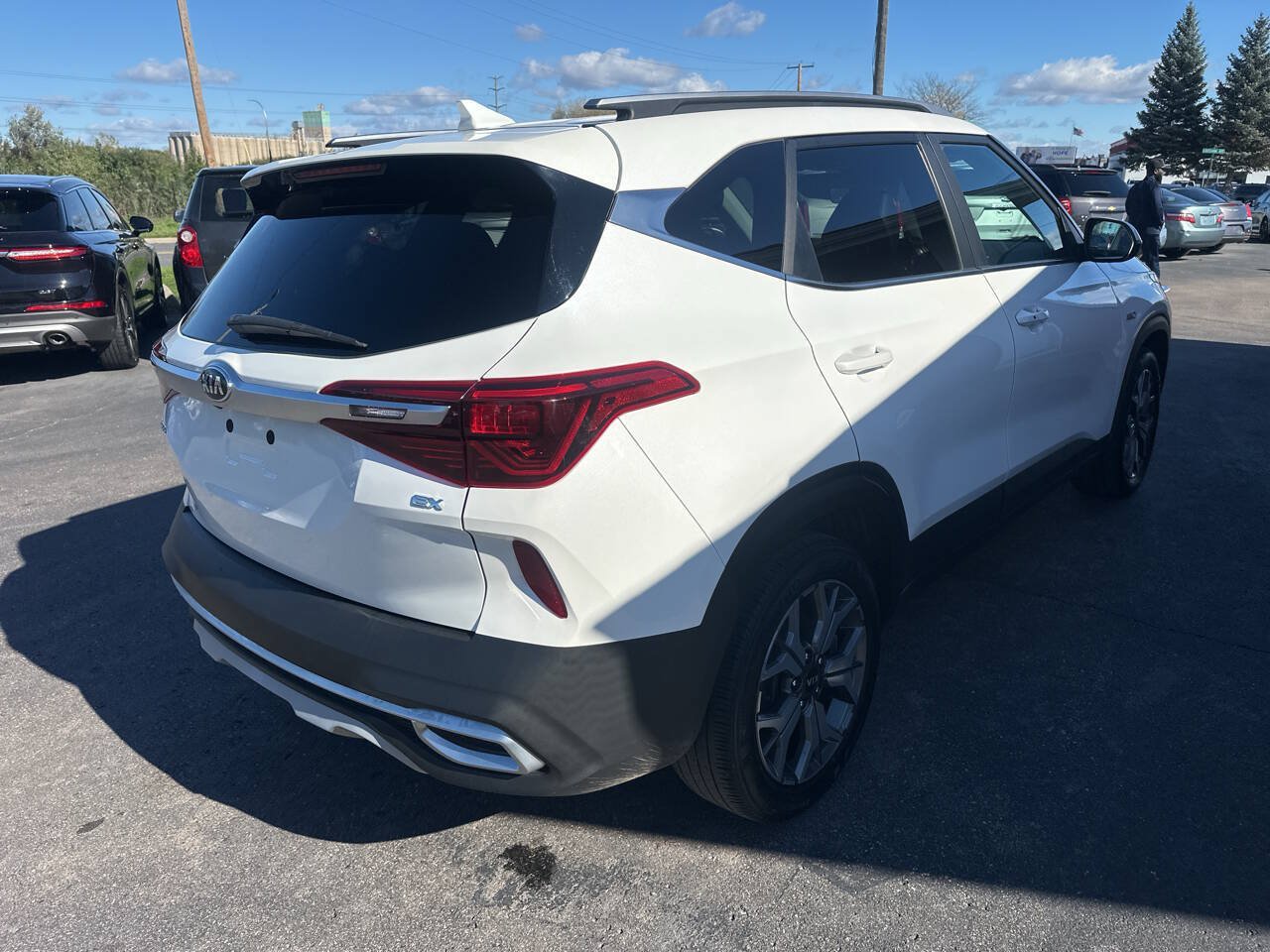 Used 2021 Kia Seltos EX AWD/4WD image 4