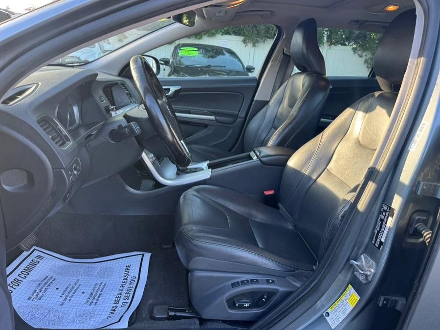 Used 2017 Volvo V60 T5 Premier w/ Convenience Package AWD/4WD image 13