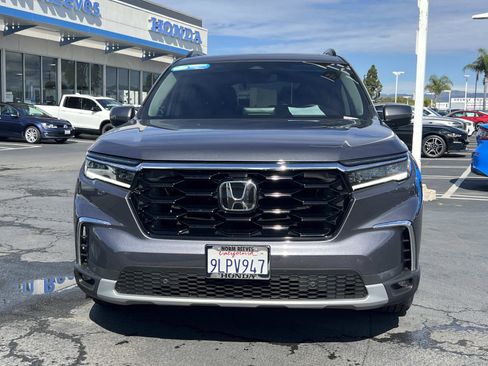 Used 2024 Honda Pilot Touring image 4