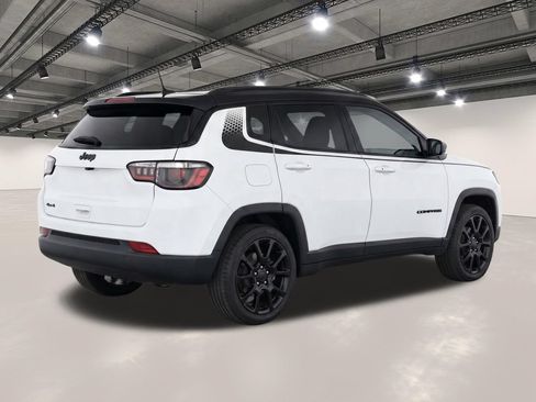 Used 2023 Jeep Compass Latitude AWD/4WD image 4