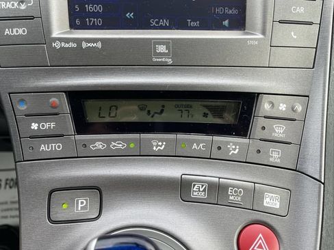 Used 2014 Toyota Prius Four FWD image 19