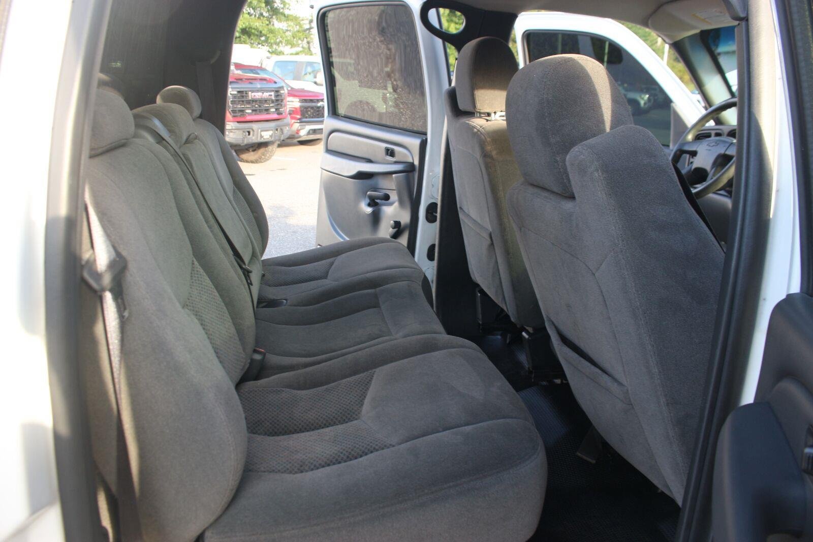 Used 2007 Chevrolet Silverado 2500 W/T w/ Heavy-Duty Power Package AWD/4WD image 26
