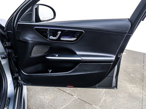Used 2023 Mercedes-Benz C 300 Sedan image 25