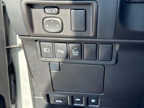 Used 2017 Lexus ES 350 w/ Luxury Package image 16