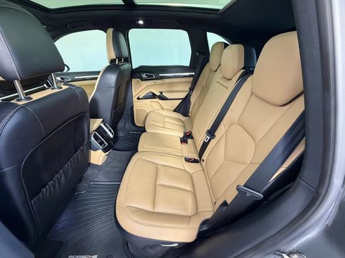 Used 2016 Porsche Cayenne AWD/4WD image 27