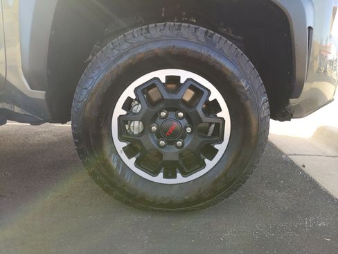 Certified 2025 Toyota Tacoma TRD Off-Road w/ TRD Off Road Premium Package image 13