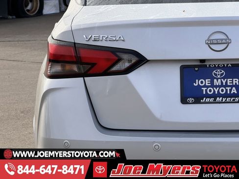 Used 2025 Nissan Versa SV image 9