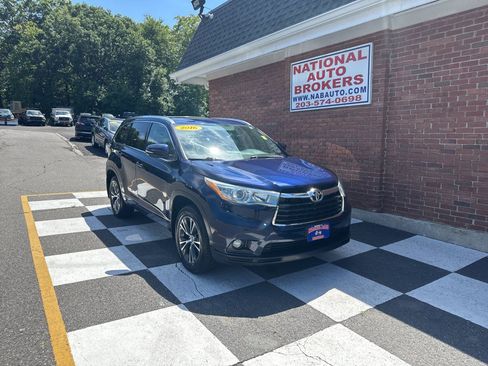Used 2016 Toyota Highlander XLE AWD/4WD image 1
