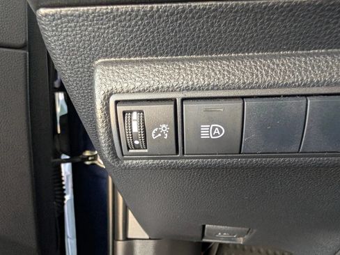 Used 2021 Toyota Corolla LE FWD image 5