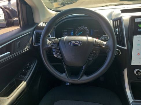 Used 2022 Ford Edge SE w/ Black Appearance Package image 17